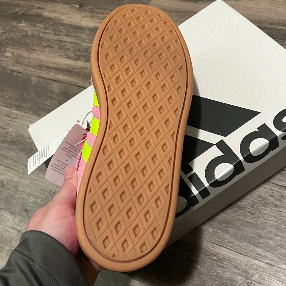Adidas : women’s breaknet sleek Pink Suede with Neon Yellow Stripes - 7.5 - Picture 6 of 7